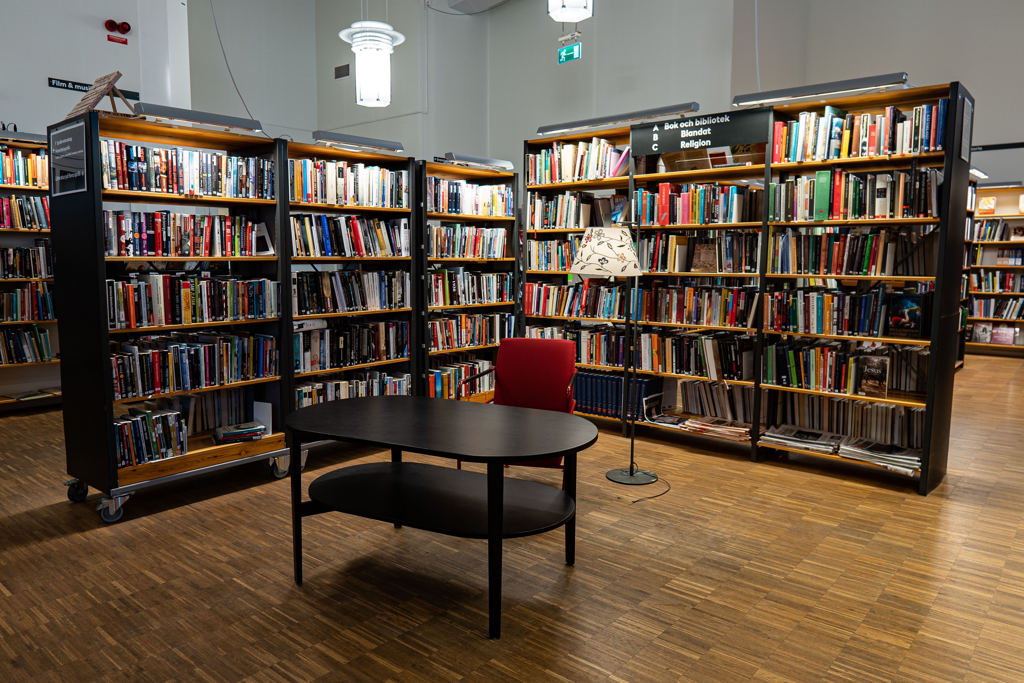 Interiör från Farsta bibliotek. Foto: Andreas Nur