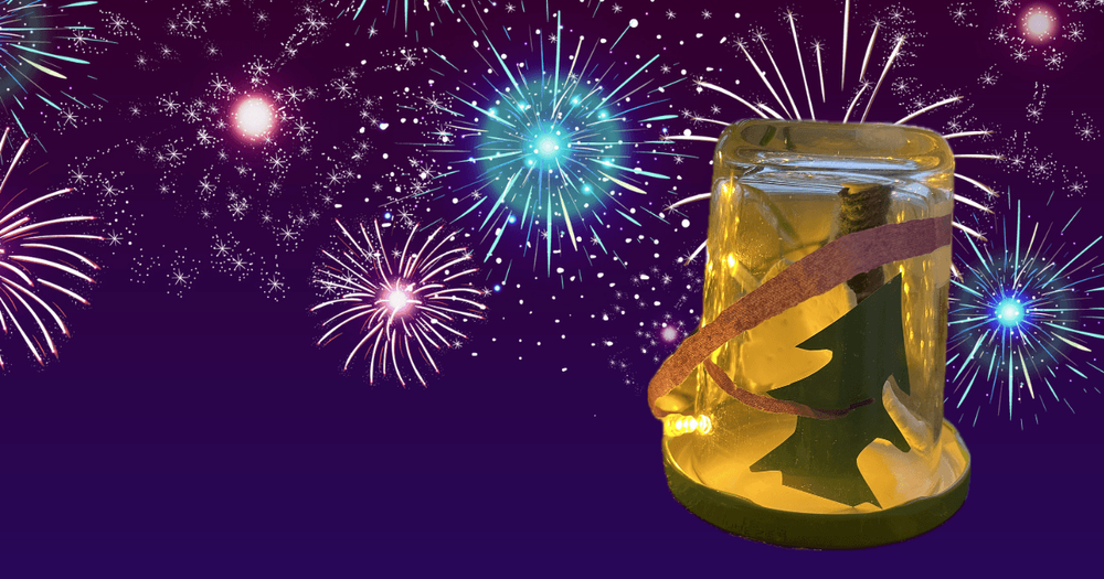 En burk med papper och lera på en bakgrund av fyrverkerier