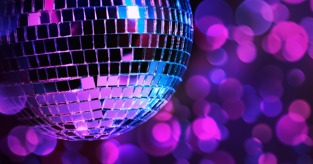 En discokula och cerise bokeh