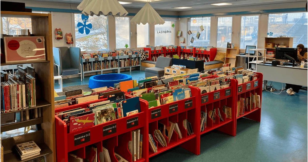 Foto på barnavdelningen i Rinkeby bibliotek
