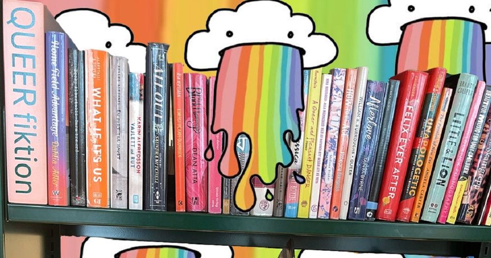Bokhyllan "Queer fiktion" på Lava med tecknade moln och regnbågar