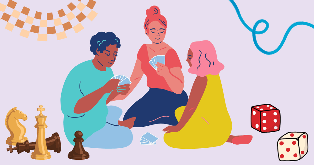 Spelpjäser och schackpjäser i färgglada färger, mot lila prickig bakgrund.