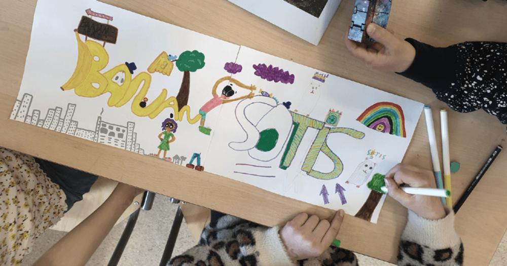 en tuschteckning med bokstäverna "Banan" och "Sotis" i graffitistil