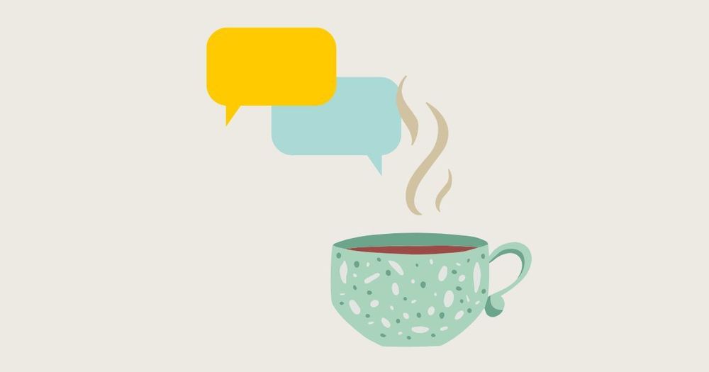 rykande kopp med kaffe och två pratbubblor